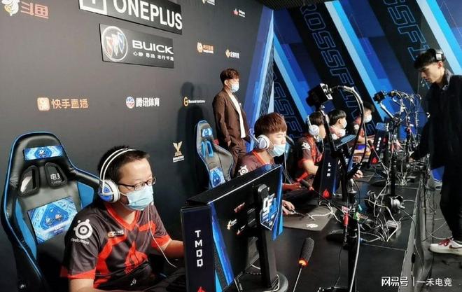 两队风格鲜 两队风格鲜